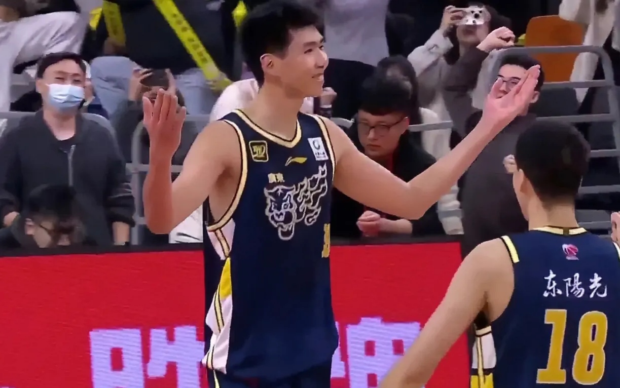 北京队以战胜对手，保持领先地位